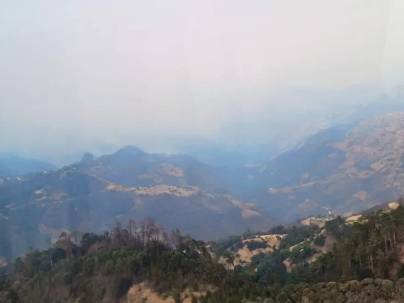 Por incendio forestal en Zacatlán, SEP suspende clases en 7 escuelas de la zona