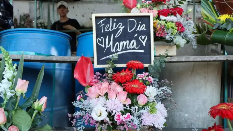 Día de las madres en Puebla afluencia en Panteón Municipal baja 37%; afecta a ventas
