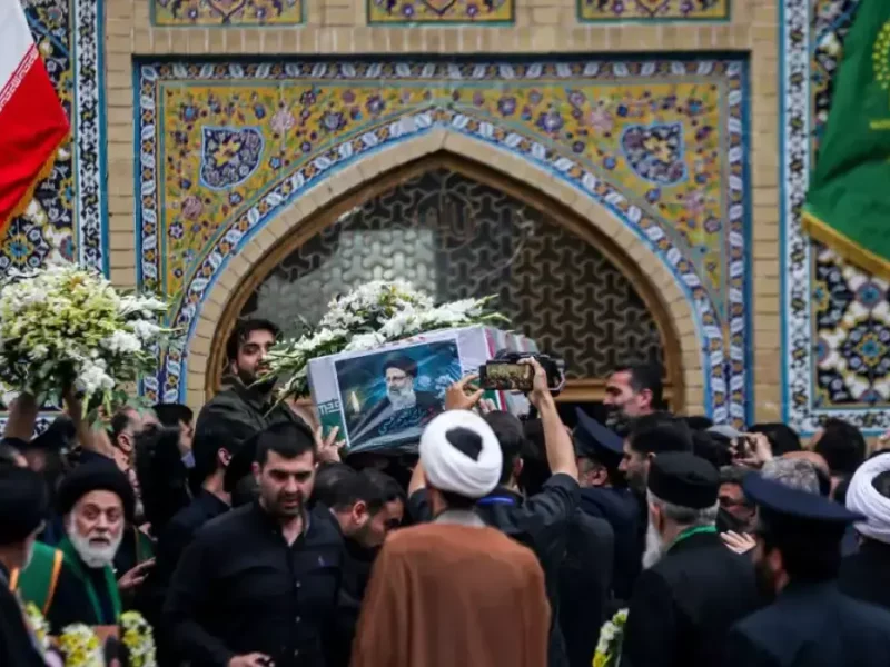 Con homenaje, iraníes despiden a su presidente Ibrahim Raisi