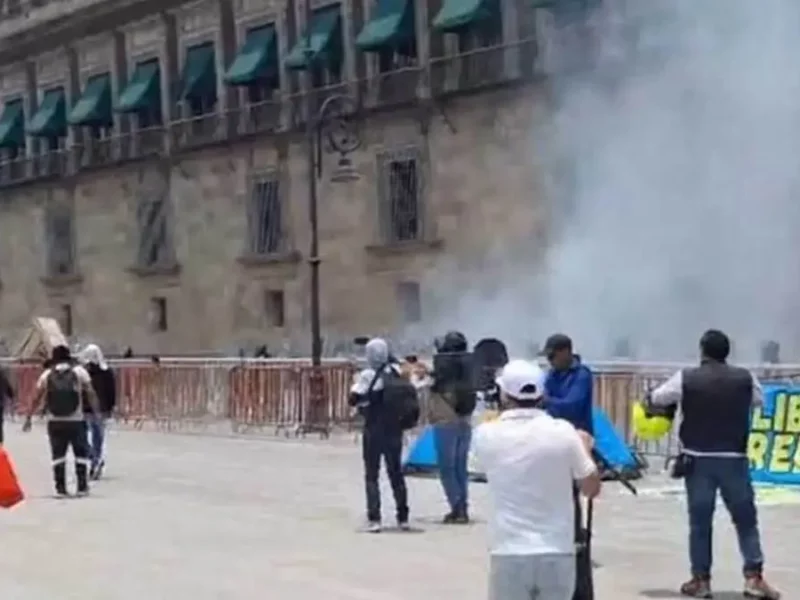 Provocación, ataque de presuntos normalistas a Palacio Nacional: AMLO