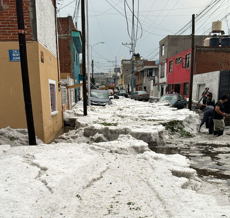 Granizo en la colonia Francisco I. Madero, al norte de la ciudad