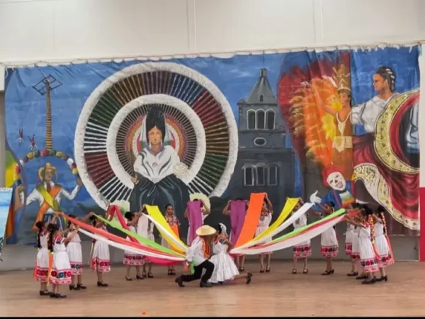 Alumnos de Ocoyucan triunfan en concurso de danza folclórica