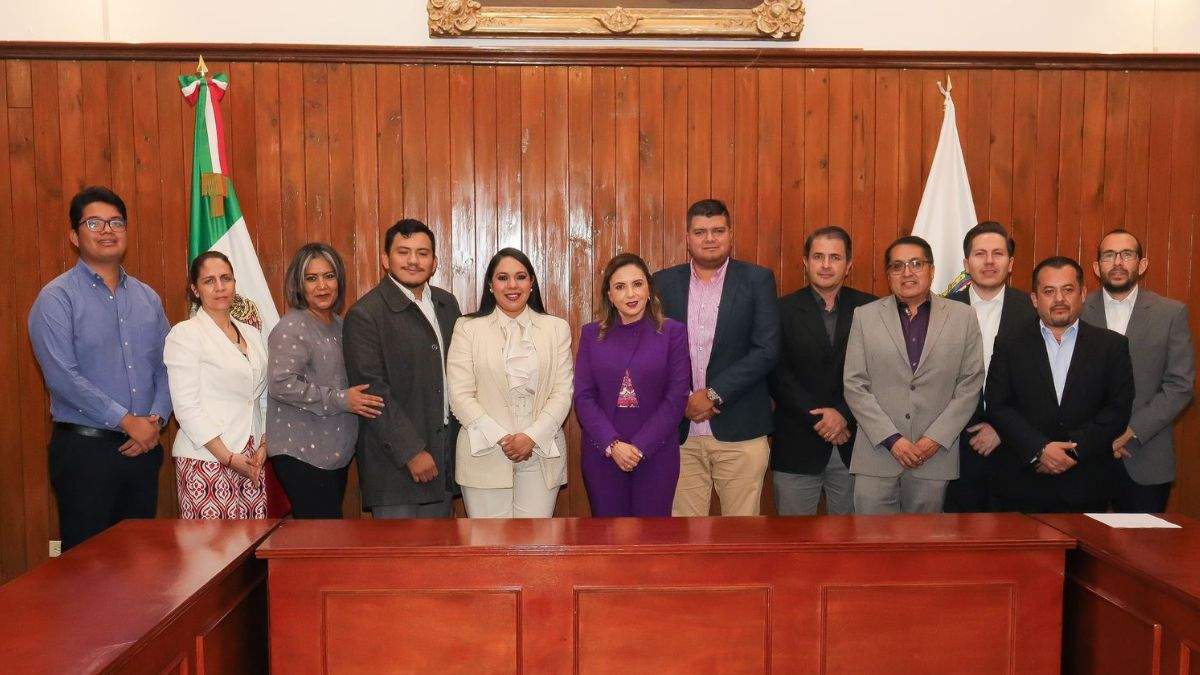 Tonantzin Fernández y Paola Angon instalan comisión de transición en Cholula