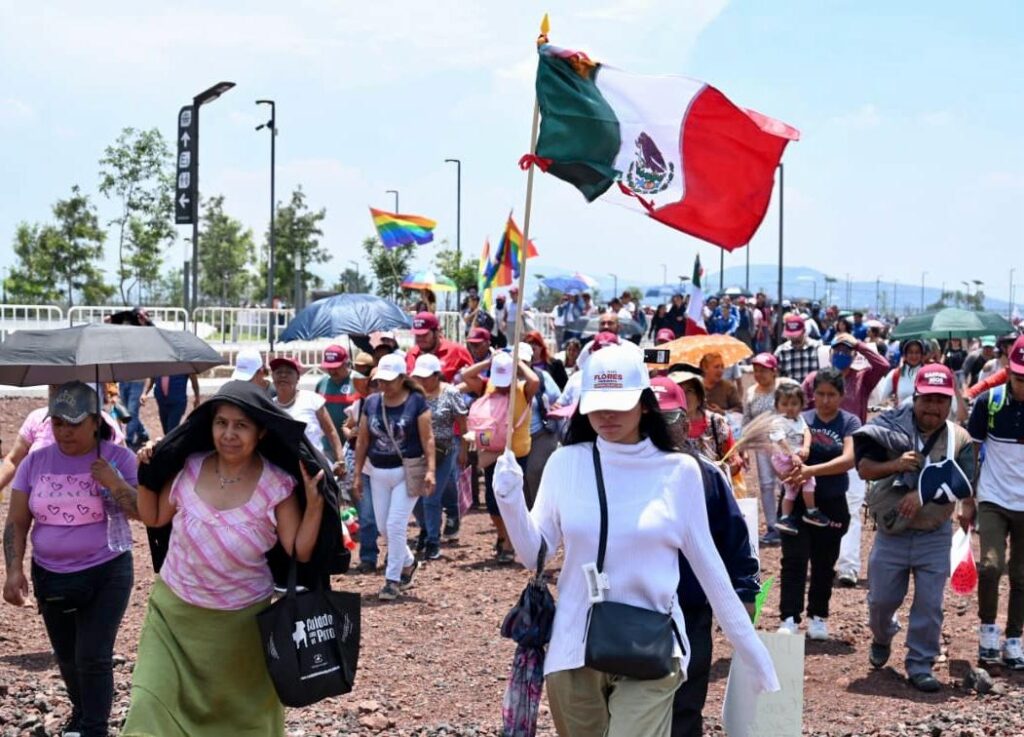 Ciudadanos del Valle de México arriban a la inauguración del Parque Ecológico del Lago de Texcoco