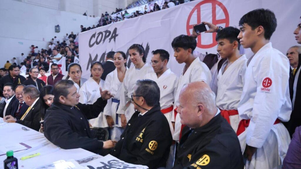 De mano de Gaby “La Bonita” Sánchez, se impulsará el karate en Puebla: Armenta