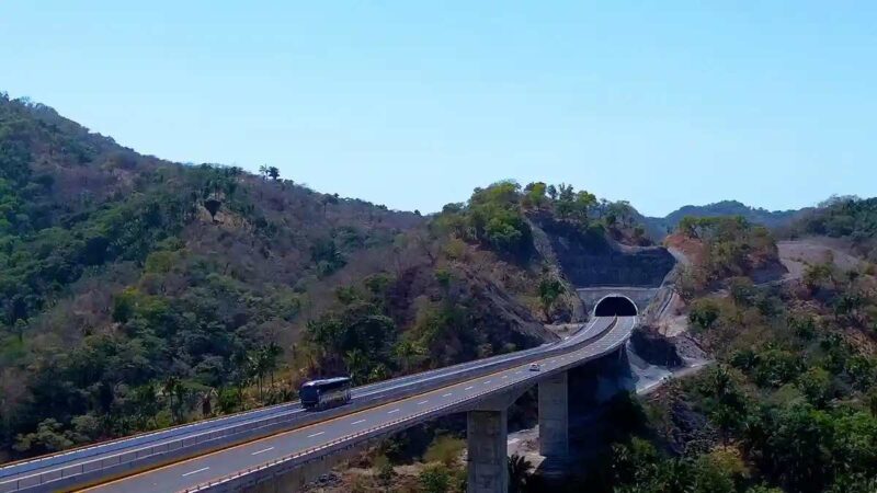 Nueva autopista Jala-Puerto Vallarta ahorra 2.5 horas de camino