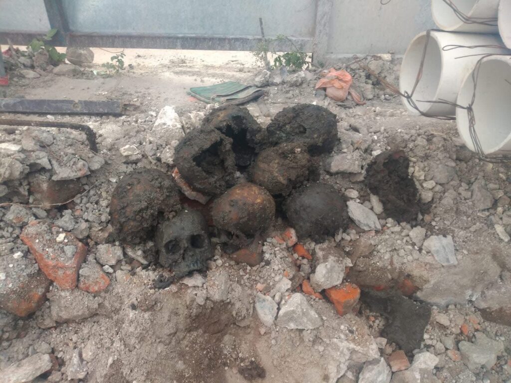 Cráneos encontrados en un predio que podrían pertenecer al panteón de Santa Paula