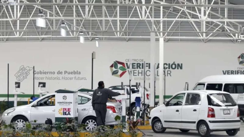 solo el 40 por ciento de los automovilistas en Puebla cumplió con la verificación vehicular, en primer semestre