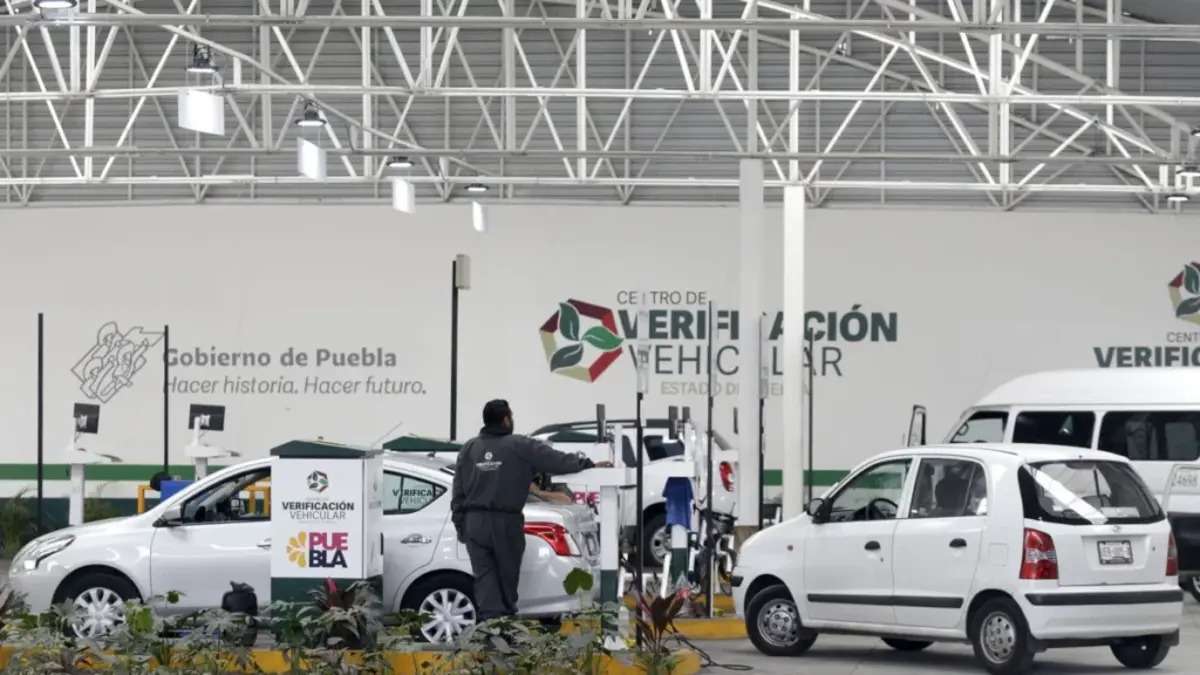 solo el 40 por ciento de los automovilistas en Puebla cumplió con la verificación vehicular, en primer semestre