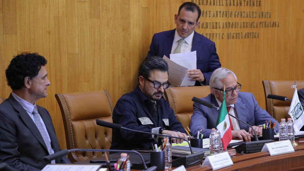 IMSS firma contrato de 283.5 millones para dar mantenimiento a 763 elevadores