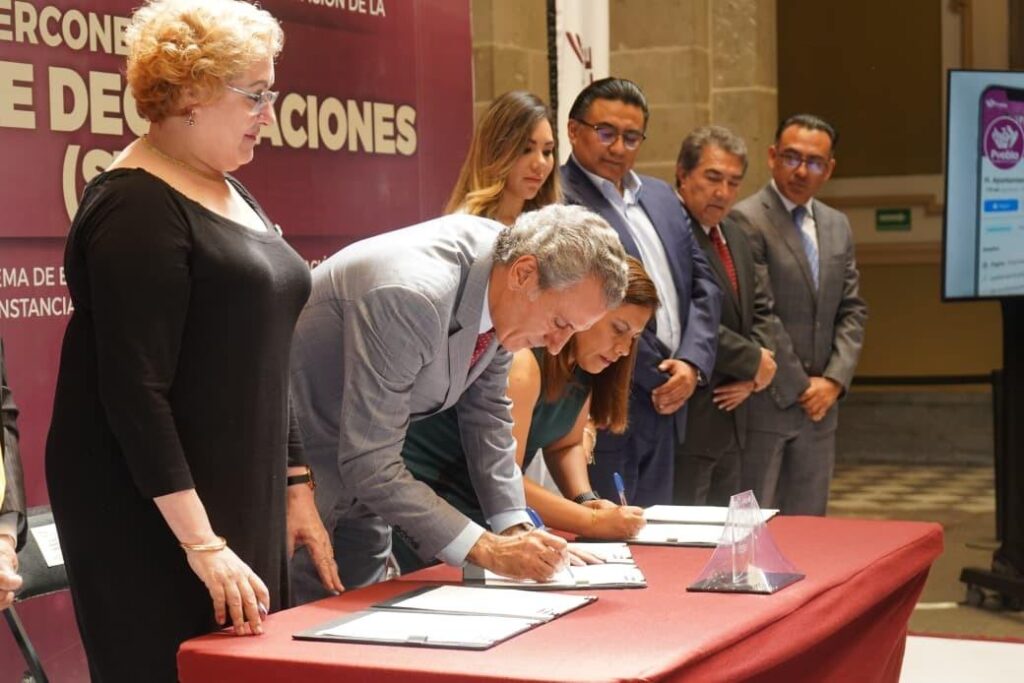 Firma de convenio de colaboración entre la SESEAP y el Gobierno de la Ciudad de Puebla.
