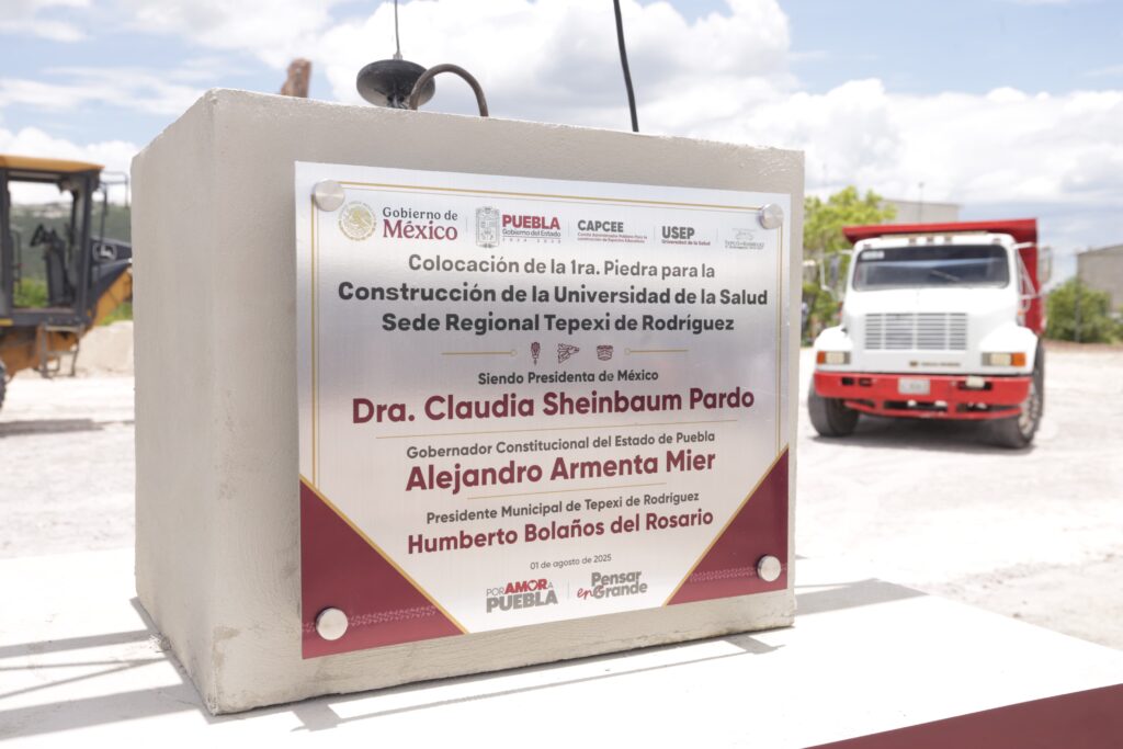 Primera Piedra de la Universidad de la Salud en Tepexi de Rodríguez
