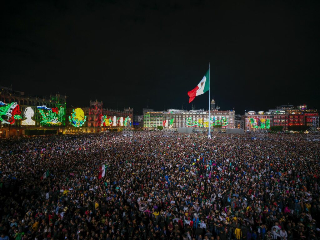 Zócalo de la Ciudad de México durante primer Grito de Independencia de Claudia Sheinbaum