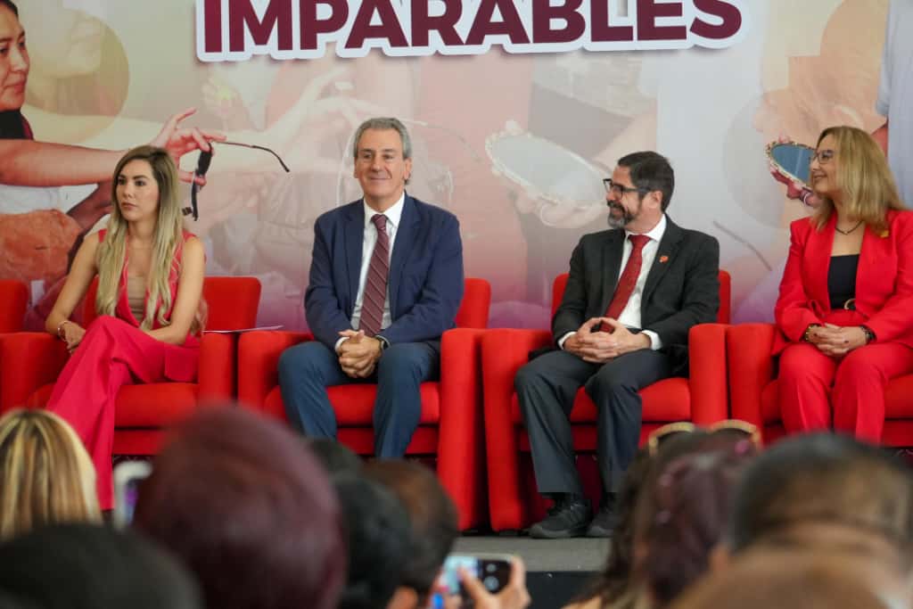 Entregan reconocimiento "Mujeres Imparables" a 200 emprendedoras poblanas