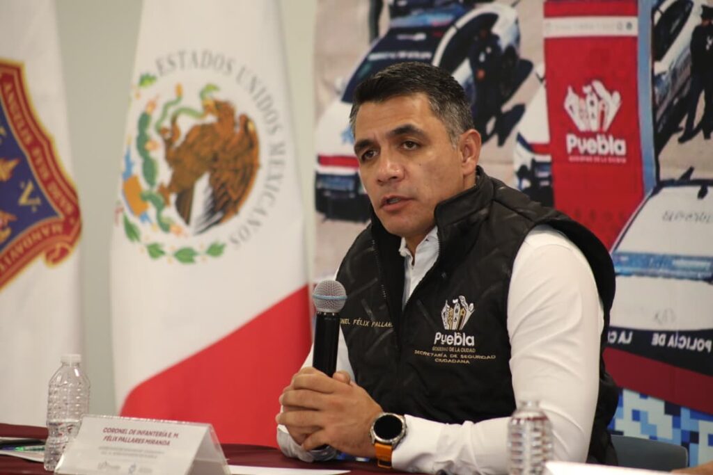 Detienen a policía de Puebla y 8 personas por robo a transporte de carga en Periférico