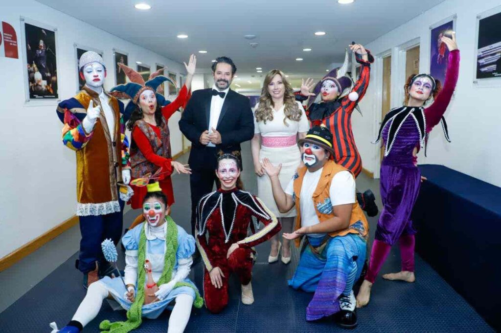 Función de teatro “El Mago Interno”, recaudan 800 mil pesos