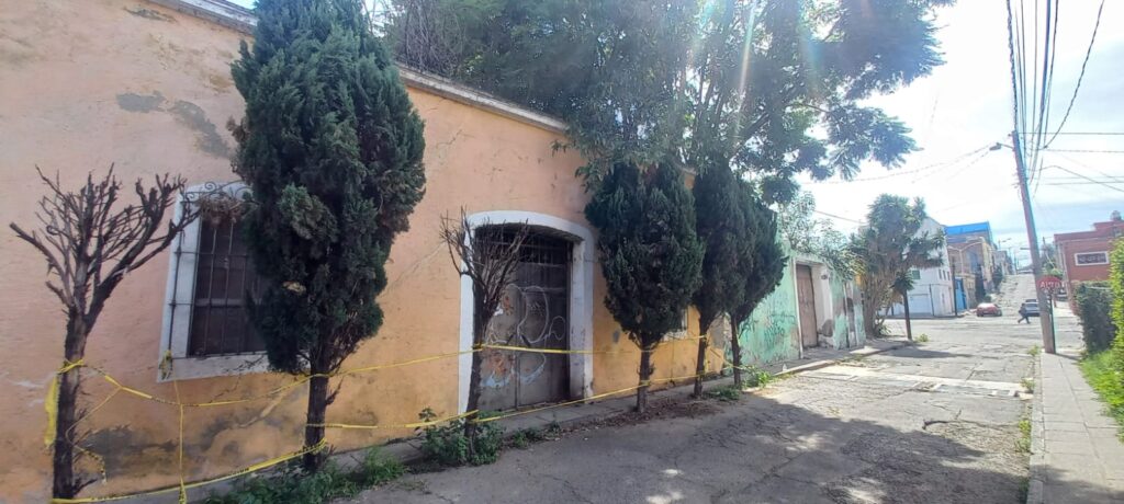 Barda por derrumbarse en El Alto