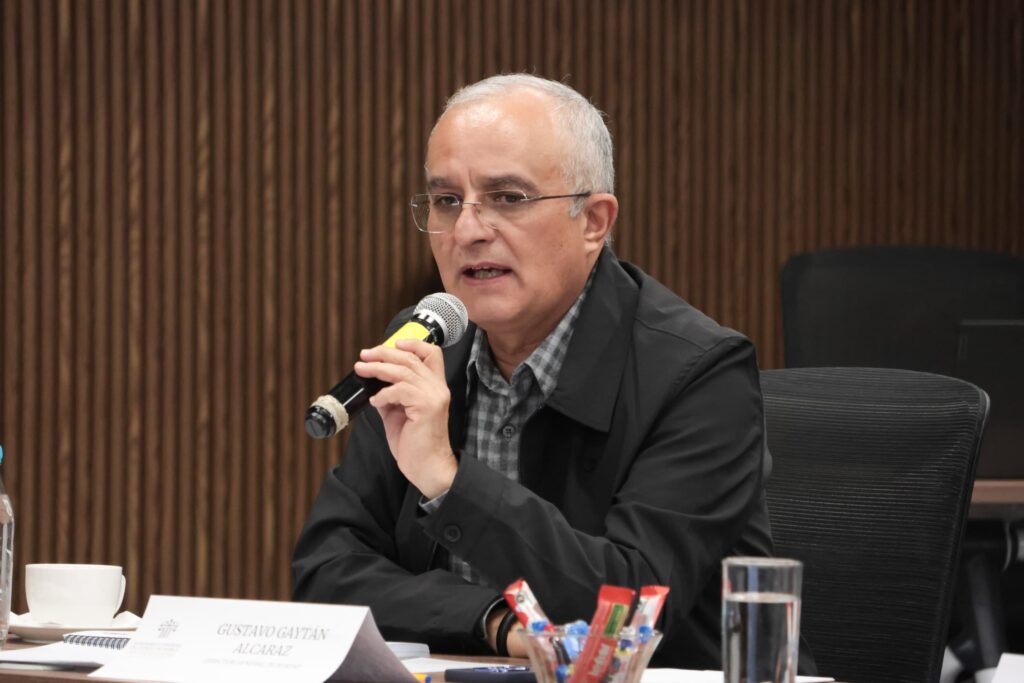 El director de Soapap, Gustavo Gaytán, en conferencia de prensa