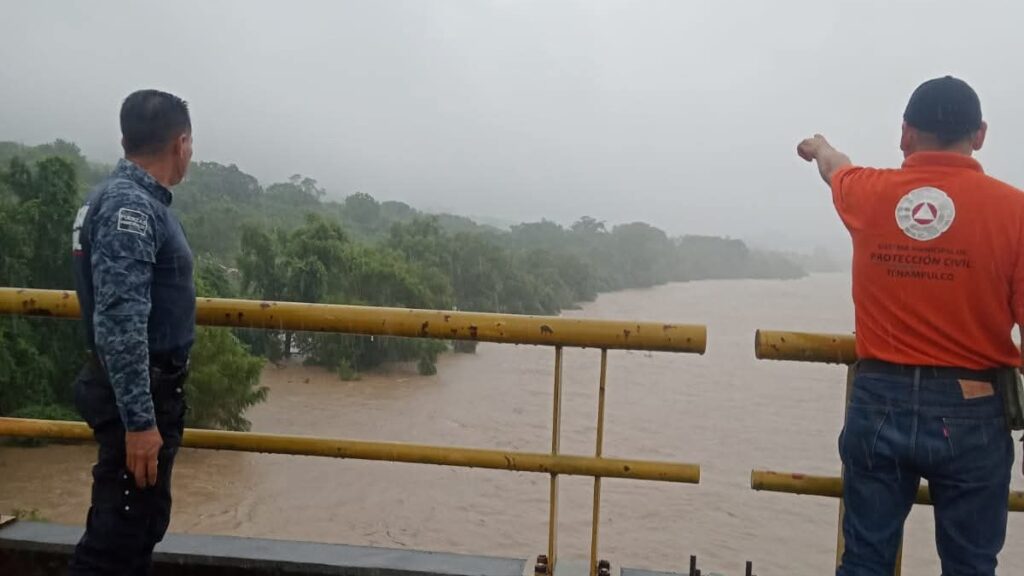 Lluvias en la sierra norte provocan desborde de ríos y deslaves