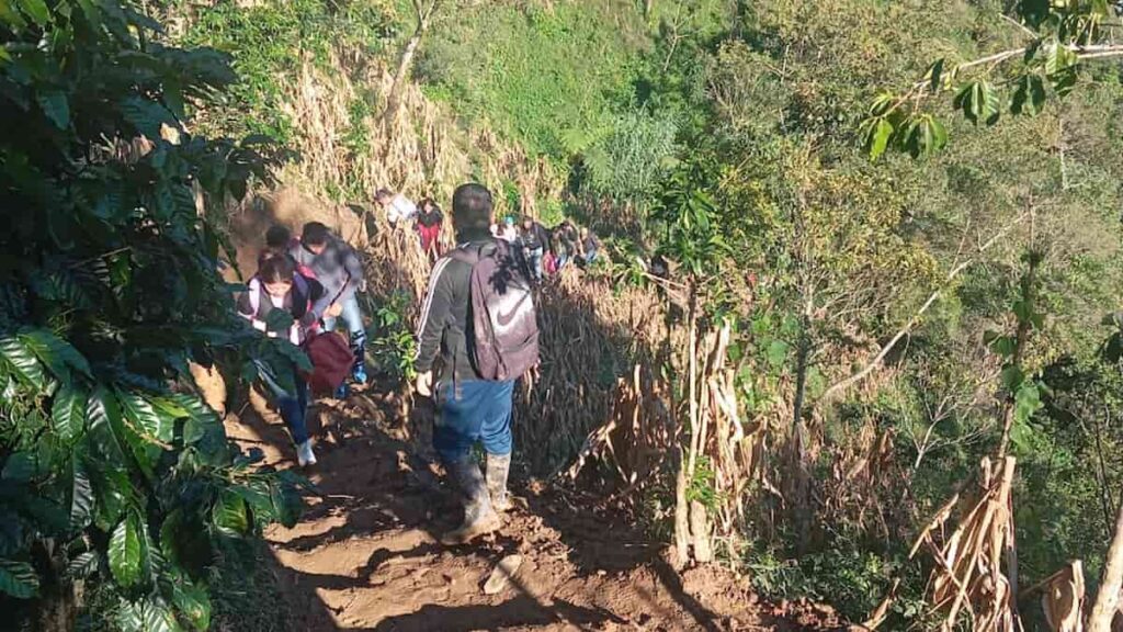 Habilitación de paso temporal por deslave en Eloxochitlán, tardaría un mes