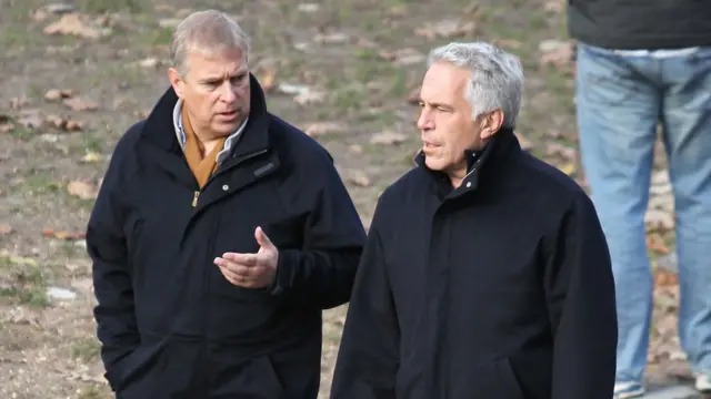 El príncipe Andrés junto a Jeffrey Epstein en Central Park, en Nueva York, en diciembre de 2020