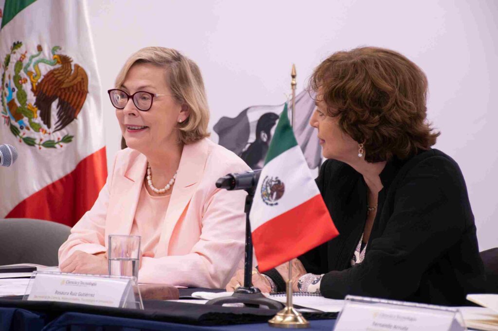 La titular de la Secihti, Rosaura Ruiz Gutiérrez (derecha) junto a  la directora general adjunta de Innovación de la Comisión Europea, Signe Ratso (izquierda).