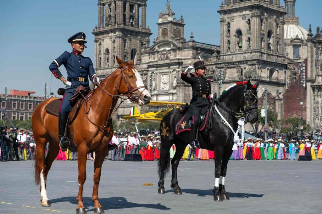 Elementos de las Fuerzas Armadas durante la 115° conmemoración de la Revolución Mexicana