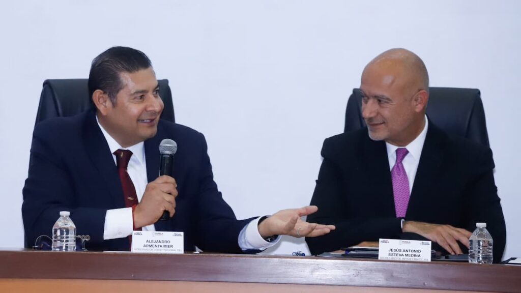 Armenta y SICT firman convenio para proyectos de Los Humeros y Astro Parque
