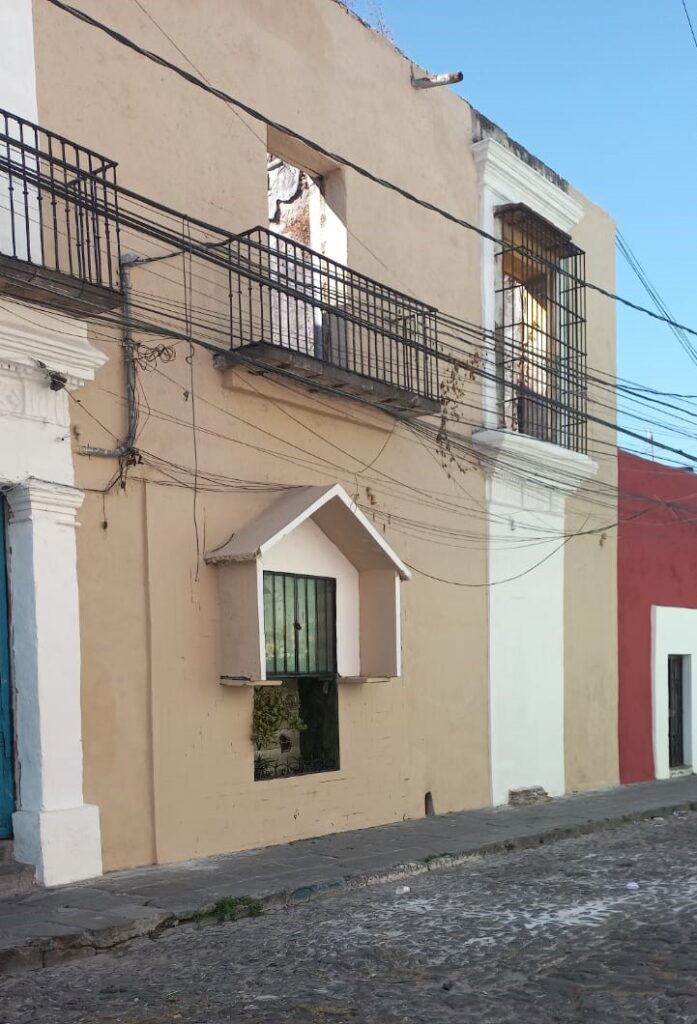 Fachada intervenida en proyecto en El Alto
