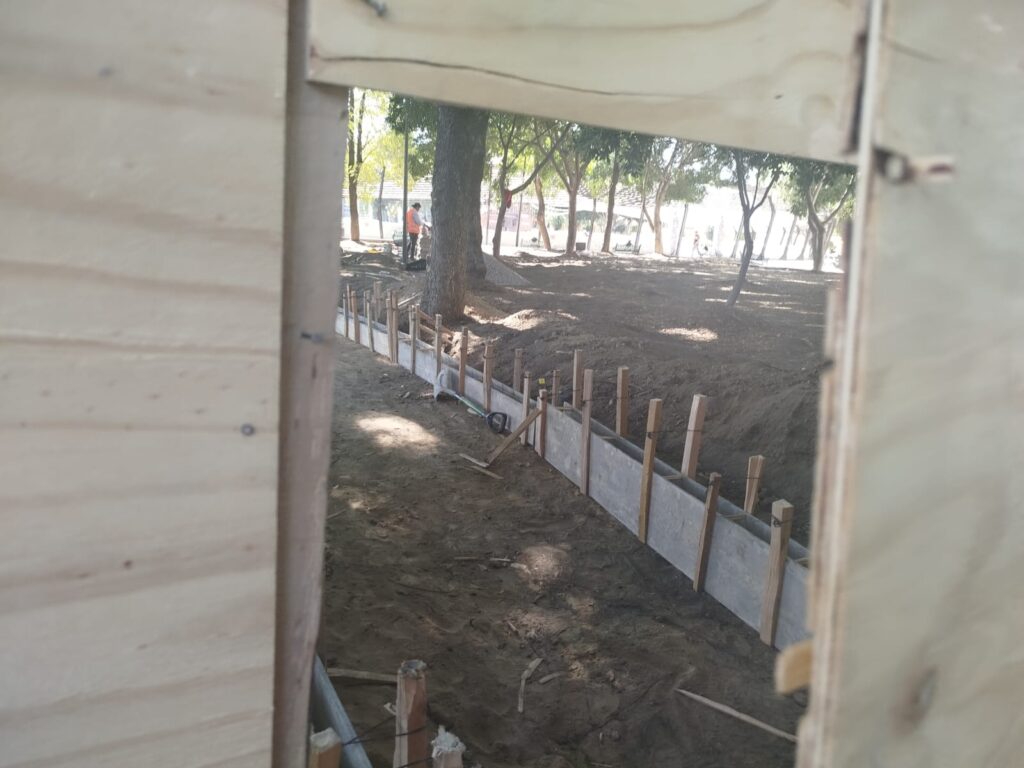 Remoción de jardineras en Paseo Bravo