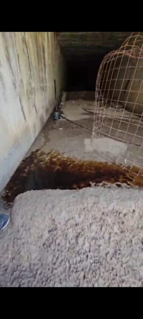 Canal de lixiviados del relleno sanitario de Chiltepeque