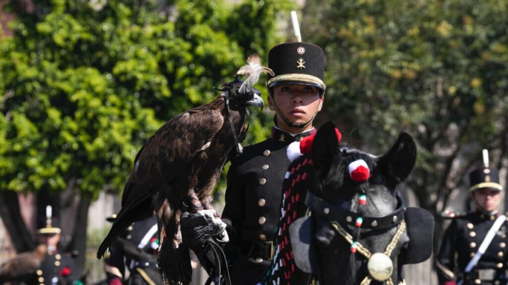 Cadetes de las Fuerzas Armadas durante la conmemoración del 113° aniversario de la Marcha de la Lealtad