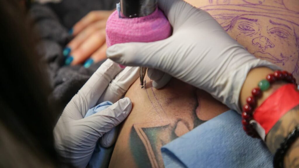 Tatuaje en Puebla, expresión cultural que trasciende el estigma: especialistas