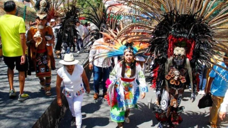 Tonantzin Fernández encabeza peregrinación de danzas hacia la Gran Pirámide