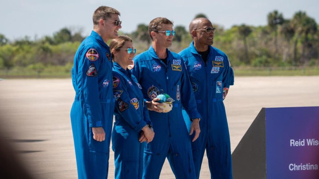 Tripulantes de la misión Artemis II, de izquierda a derecha: Jeremy Hansen, Christina Koch, Reid Wiseman, Victor Glover