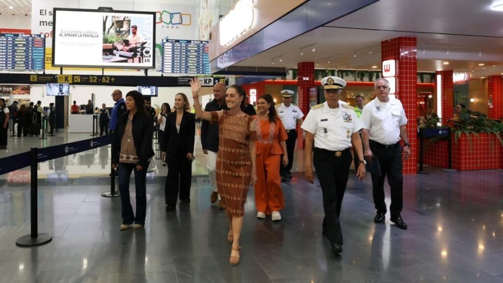 La presidenta Claudia Sheinbaum supervisando los trabajos de renovación del aeropuerto junto con Clara Brugada y el almirante Raymundo Pedro Morales