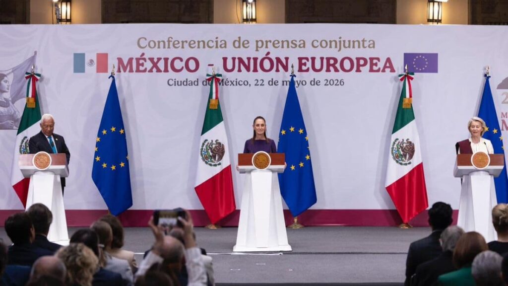El presidente del Consejo Europeo, António Costa; La presidenta de México, Claudia Sheinbaum Pardo; y la presidenta de la Unión Europea (UE), Ursula von der Leyen, en conferencia de prensa