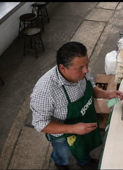 Hombre pide trabajo y roba 50 mil pesos a cocinera en mercado Defensores de Puebla; exige detención