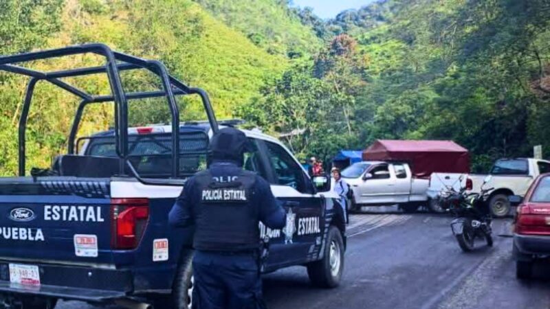 Pobladores cierran carreteras en Eloxochitlán; acusan al edil por desviar recursos del Faispiam