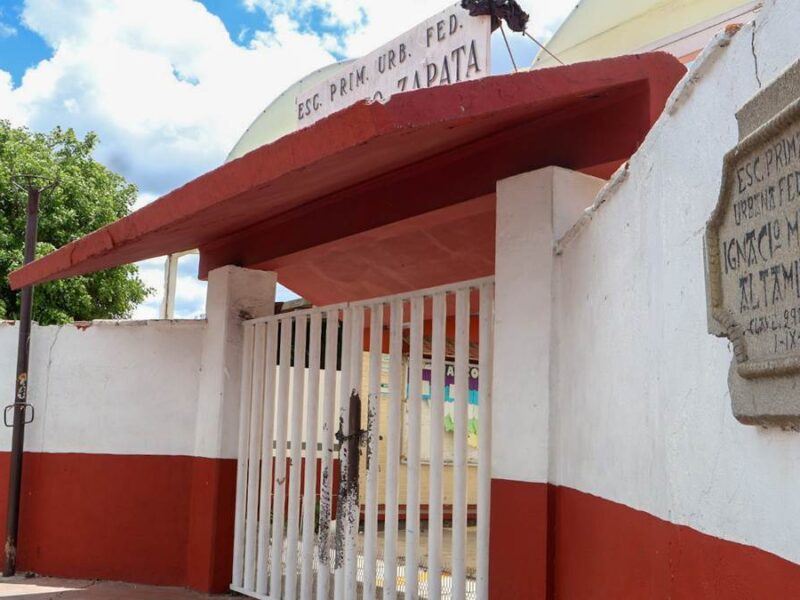 Cierran calle Zaragoza por socavón frente a escuela en Coronango; analizan rehabilitación